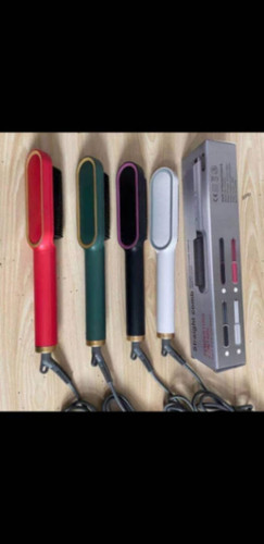 برس حرارتی شارژ شد😍 مخصوص موهای فر و خشک🥀🥀🥀🥀 رنگ بندی: قرمز،سبز،مشکی،سفید🌈🌈🌈 درجه حرارت بالا و عالی ✅✅ 🪷🪷دوستای که موهای فر، وز و خشک دارن این برس به راحتی موهاتون رو صاف میکنه〽️〽️